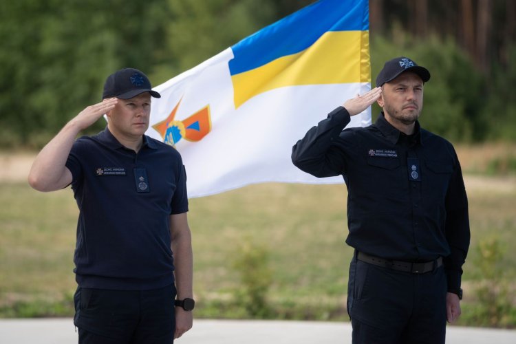 “Кожен з вас рятує та захищає найвищу соціальну цінність - життя людини”, - Сергій Крук під час нагородження рятувальників