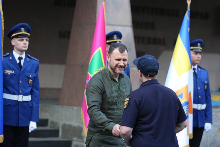 Рятувальники ДСНС отримали нагороди від Міністра внутрішніх справ України